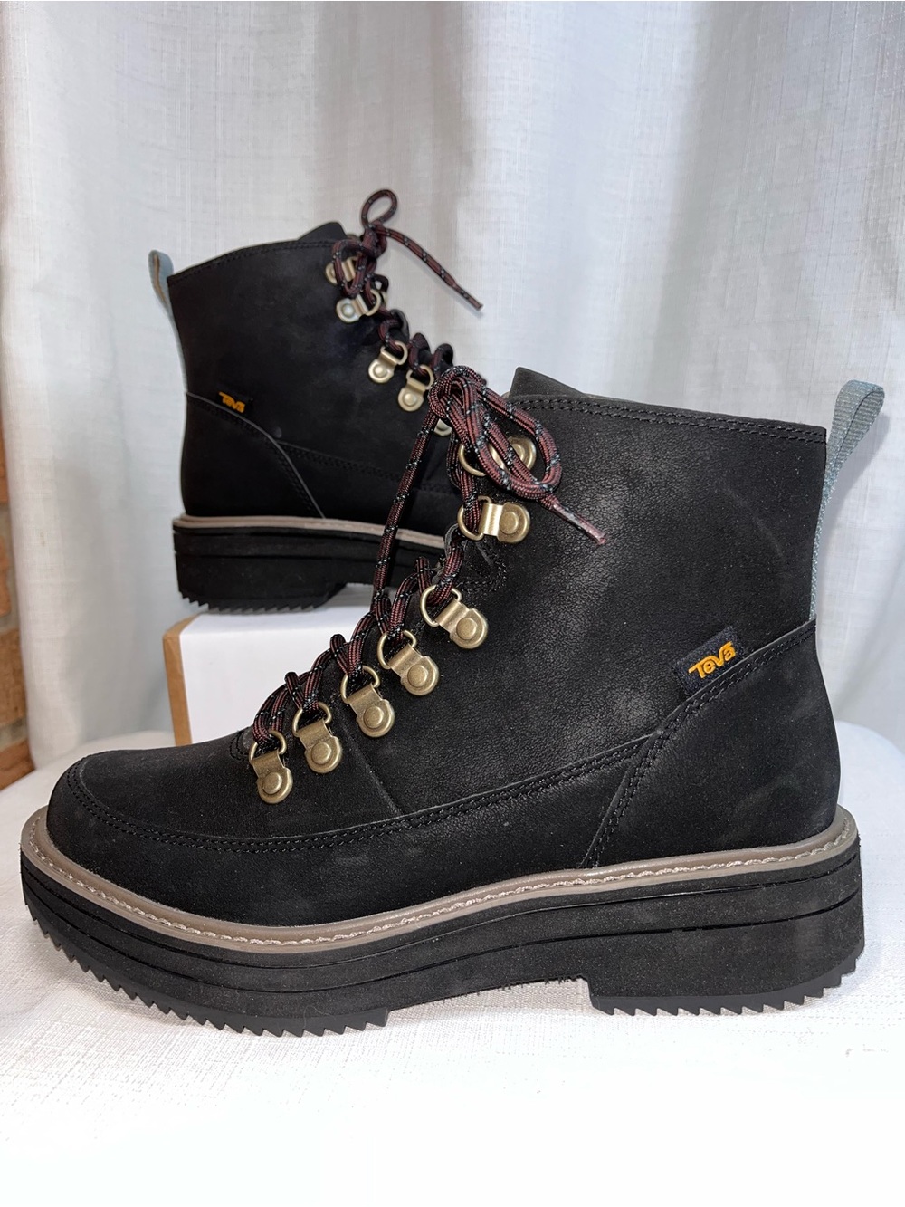 Teva Midform Boots Black Leather Lace Up Chunky Lug Sole Combat Hiking 8 NWOB